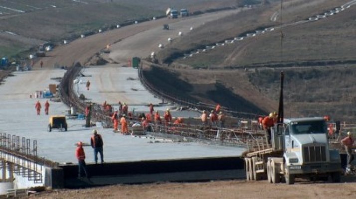 România trece la autostrada privată. Guvernul scoate la concesiune 370 km de drumuri noi